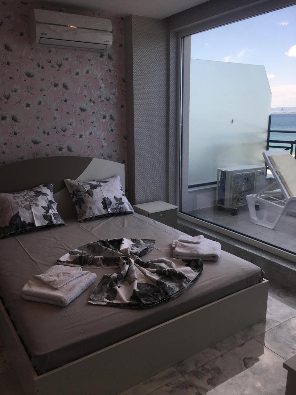 Golden Sea View Penthouse Apartman Pomorie Kültér fotó